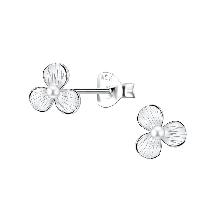 Joy|S - Zilveren bloem met parel oorbellen - 7 mm - parel met 3 bloemblaadjes - sterling zilver 925