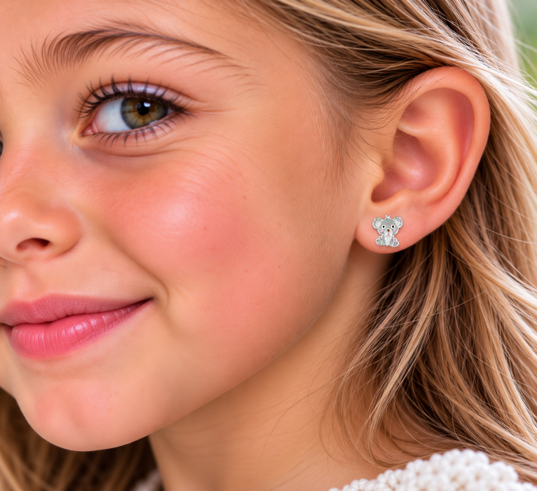 Joy|S - Zilveren baby koala oorbellen - 8 mm - grijs met glittertjes