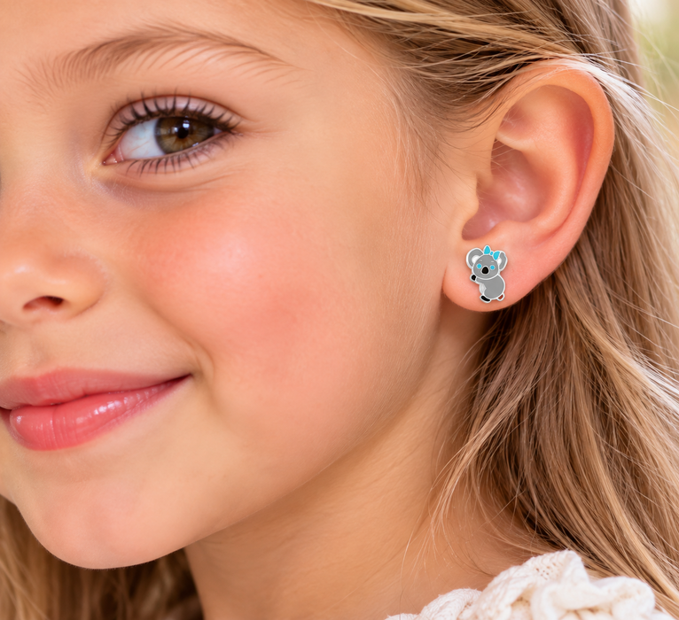 Joy|S - Zilveren koala oorbellen - 7 x 10 mm - blauwe strik
